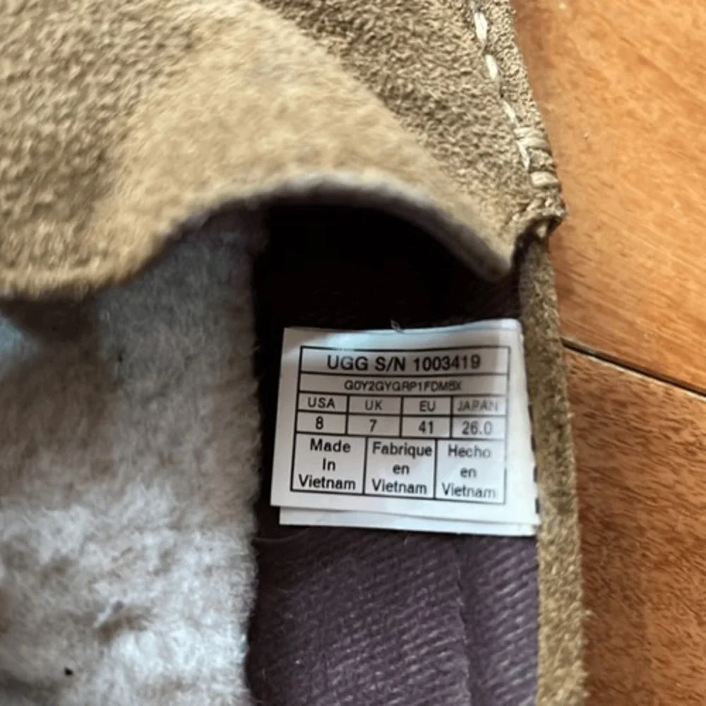 UGG Ascot Skipper size‎ 8